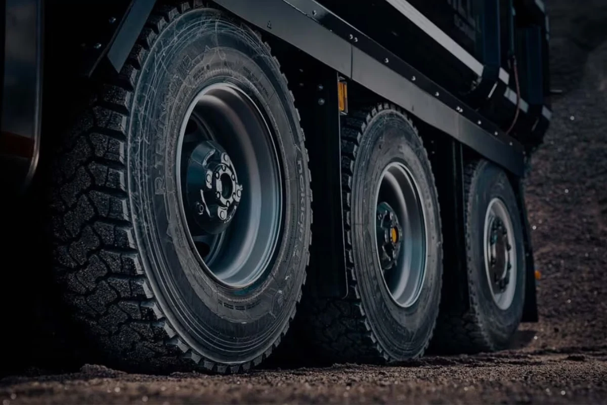 یزدان تایر پارسا - تصویر ۲